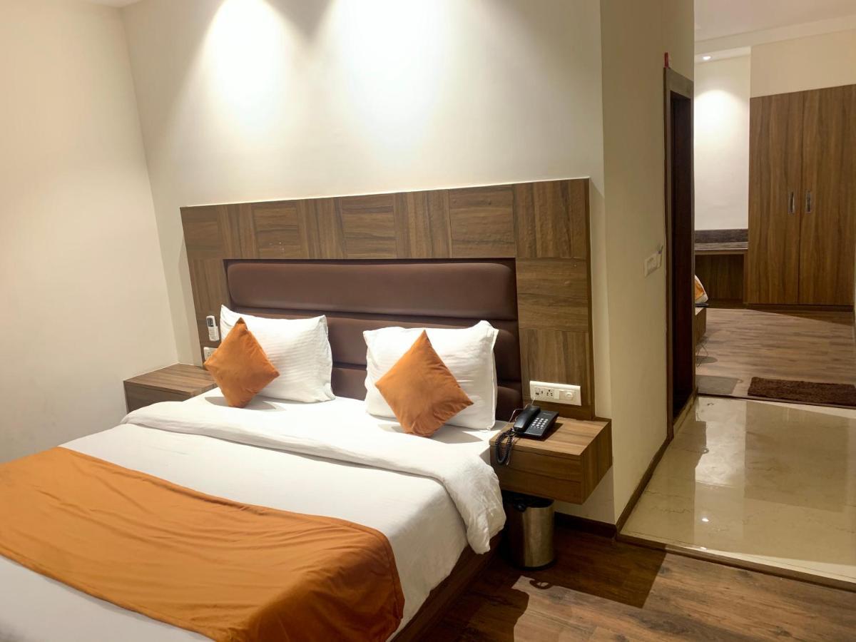 Hotel Amber Rudrapur Extérieur photo