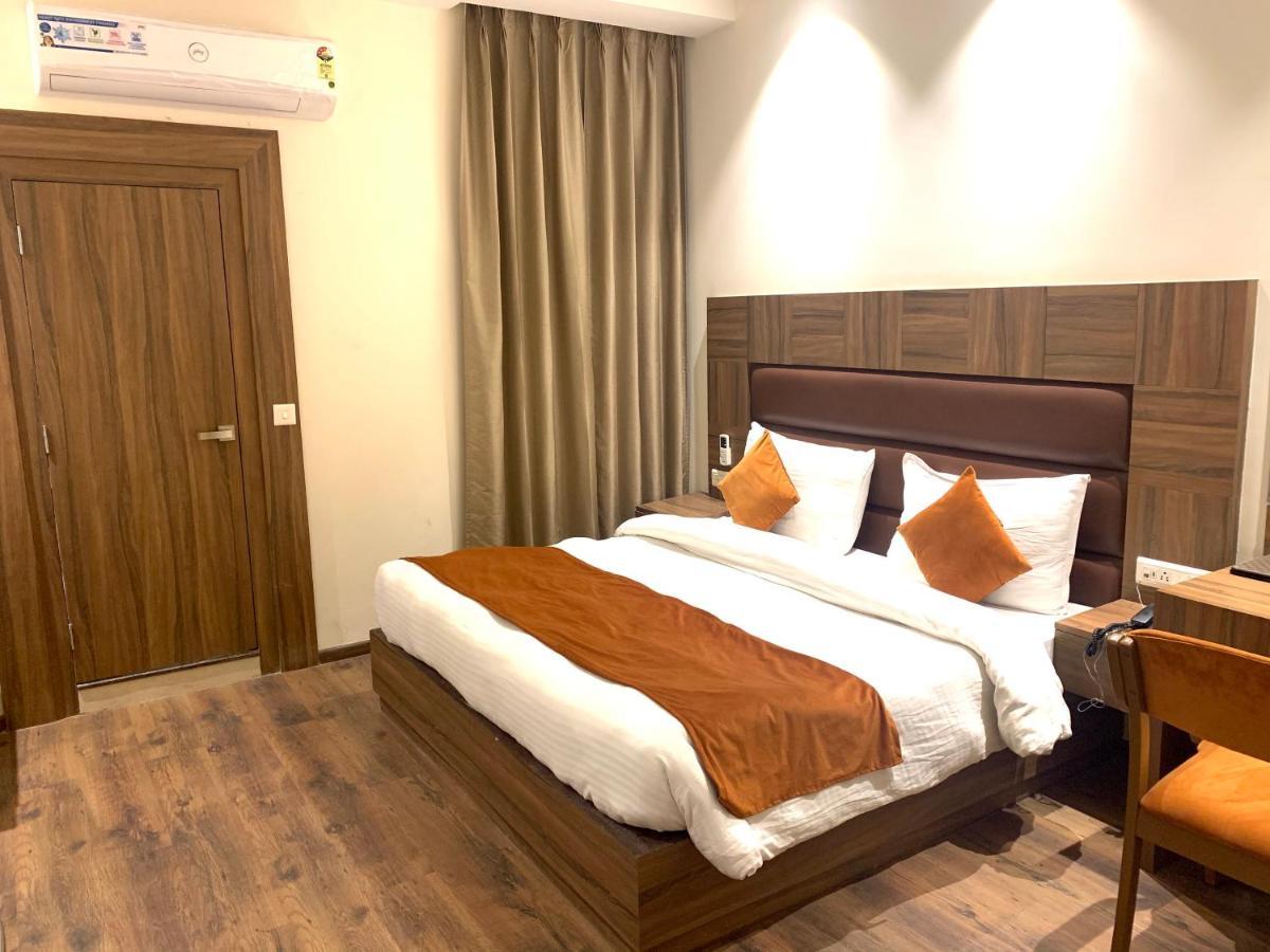Hotel Amber Rudrapur Extérieur photo